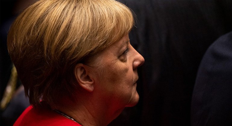 Acnur elogia Ângela Merkel por demonstrar "grande coragem moral e política"